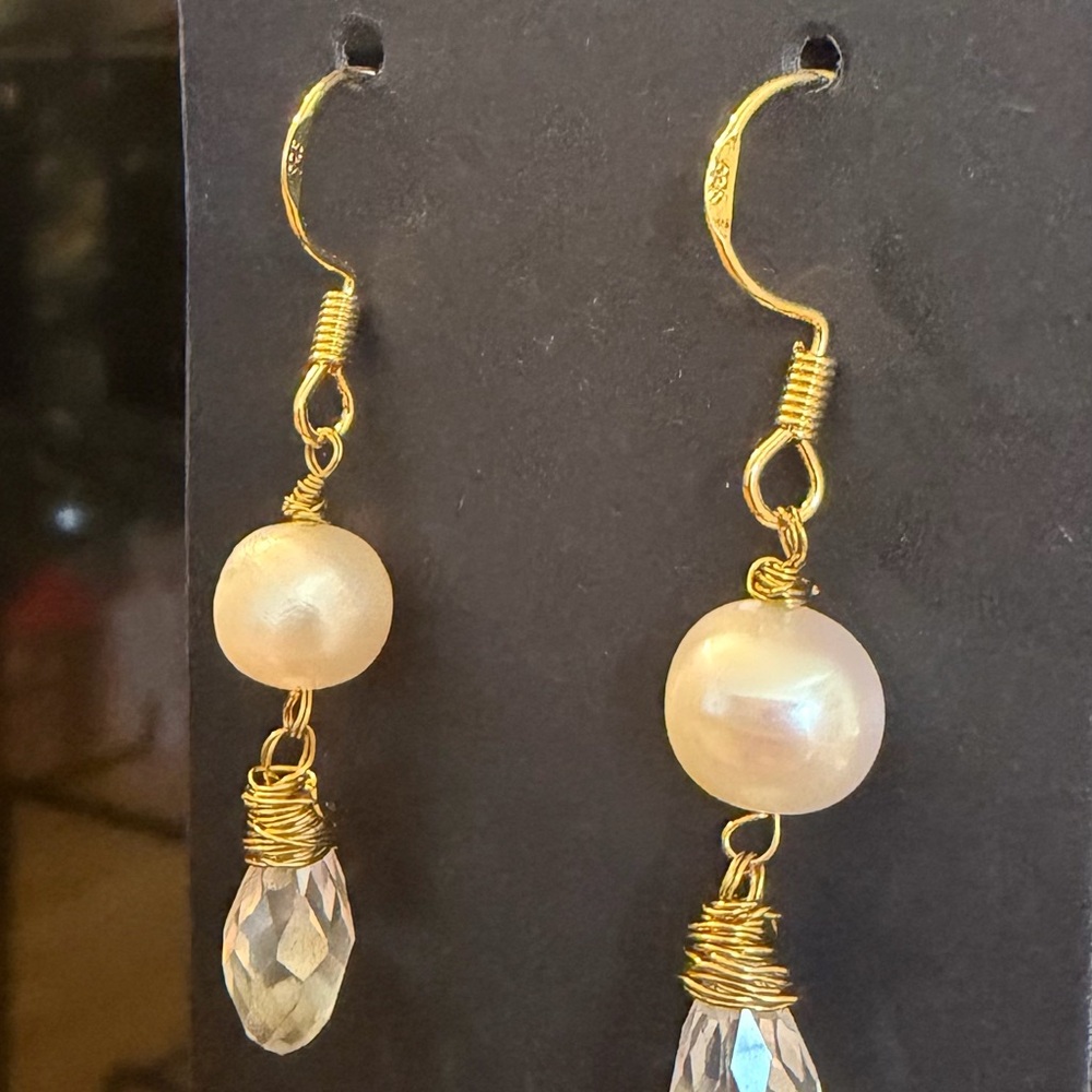Elegant Gold and Cream Pearl Drop Earrings